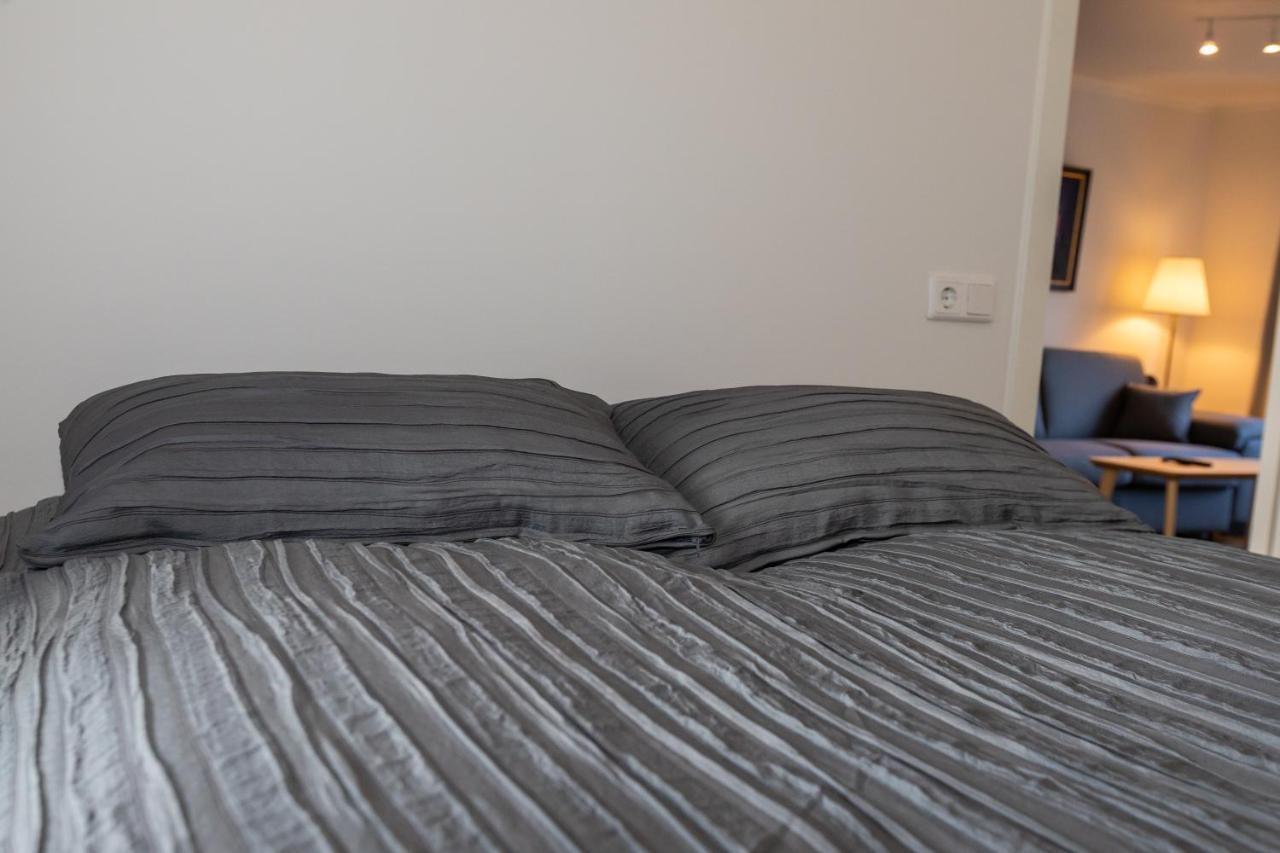 Central Apartment With Two Bedrooms And Balcony- Strandgata 9 Акурейри Экстерьер фото
