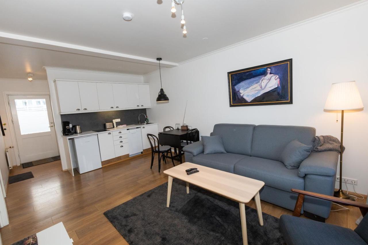 Central Apartment With Two Bedrooms And Balcony- Strandgata 9 Акурейри Экстерьер фото
