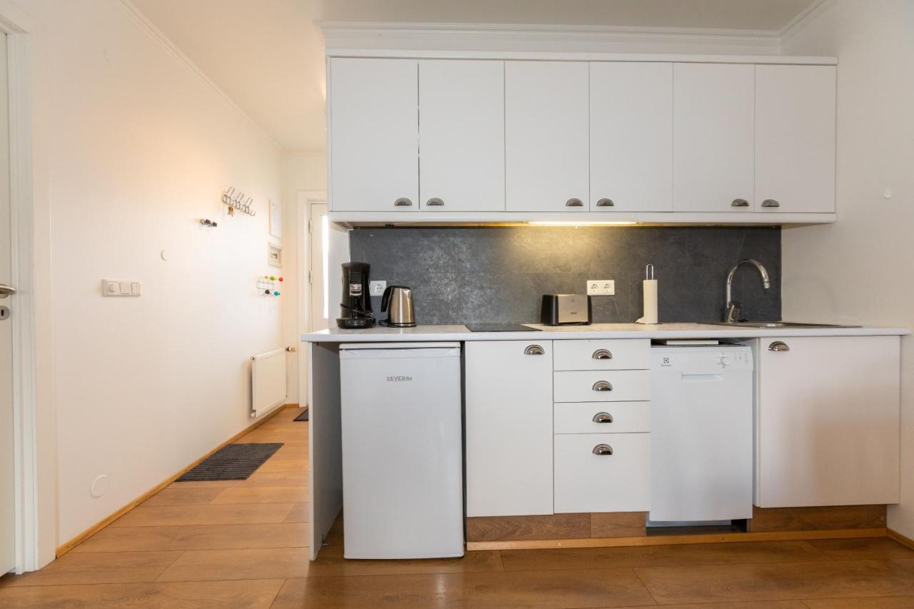 Central Apartment With Two Bedrooms And Balcony- Strandgata 9 Акурейри Экстерьер фото